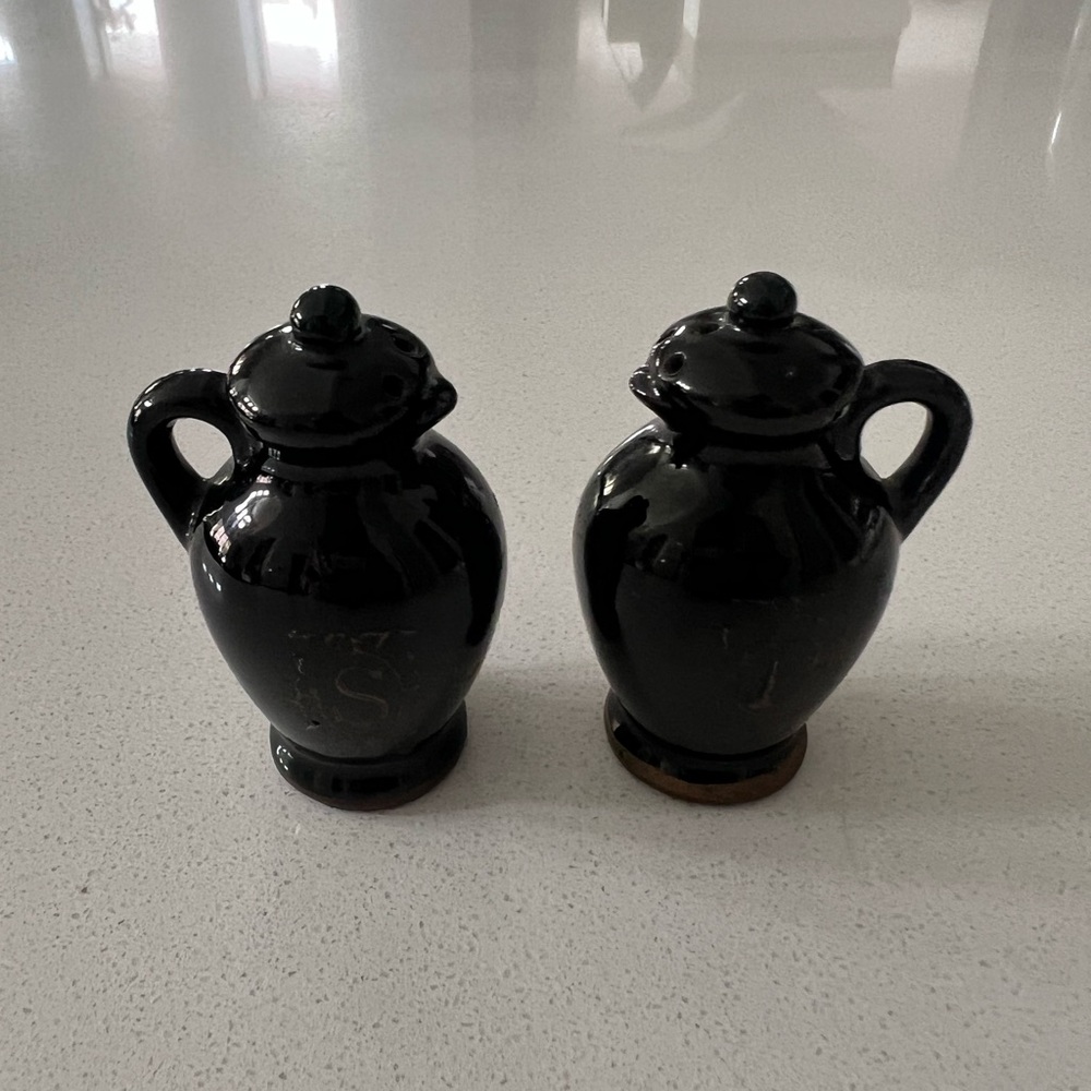 Vintage Black Pitcher Jug‎ Salt Pepper Shaker Set Japan